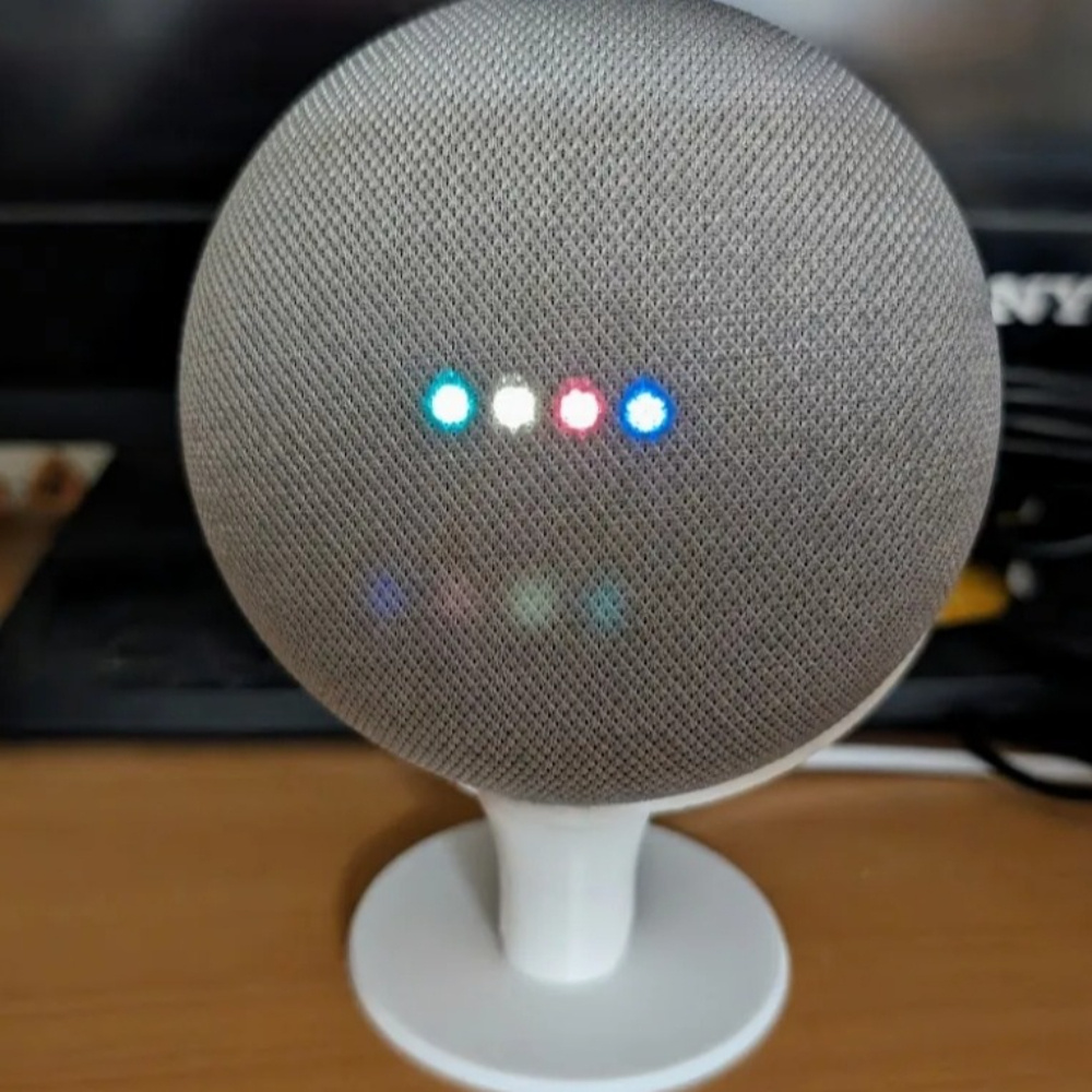 حامل مكبر صوت ذكي صغير للعرض،  - مراجعة Google Speaker Nest Mini وسعره